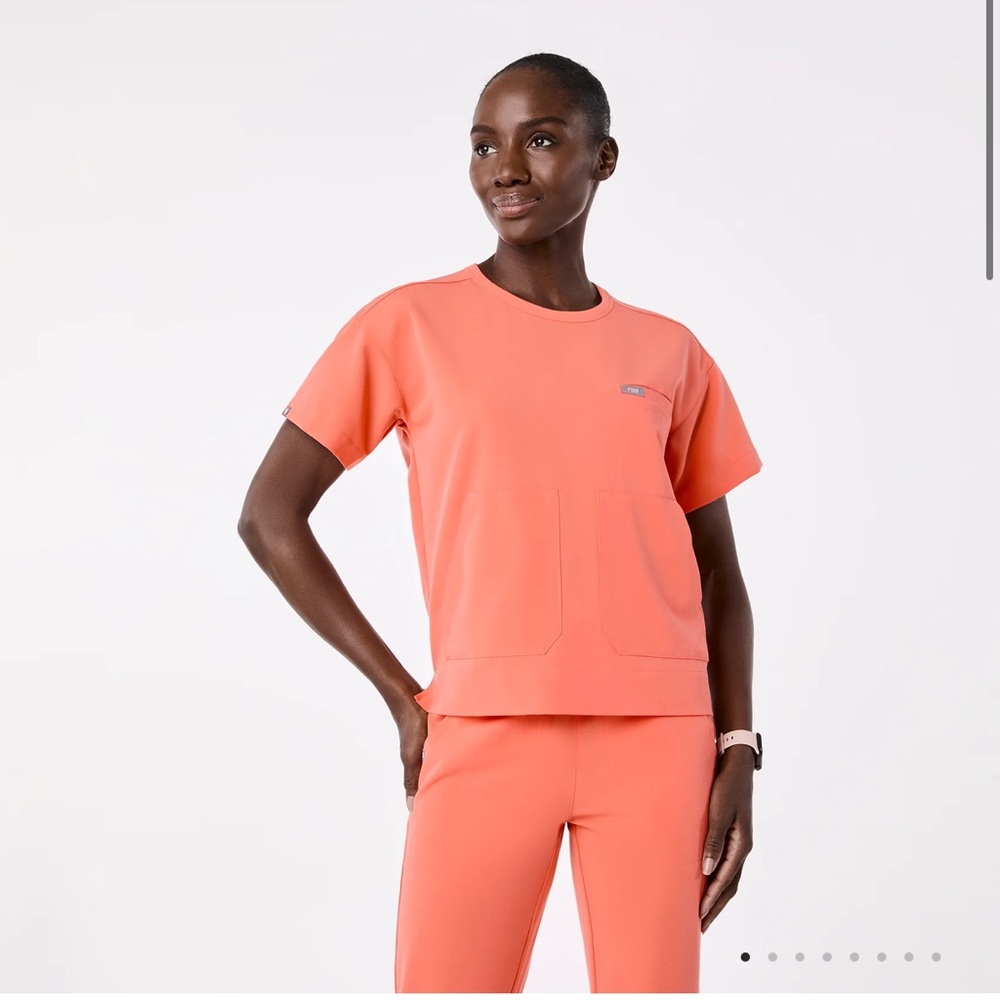 Figs Canela Crew-neck Scrub Top Bright Orange Short Sleeve Shirt size M